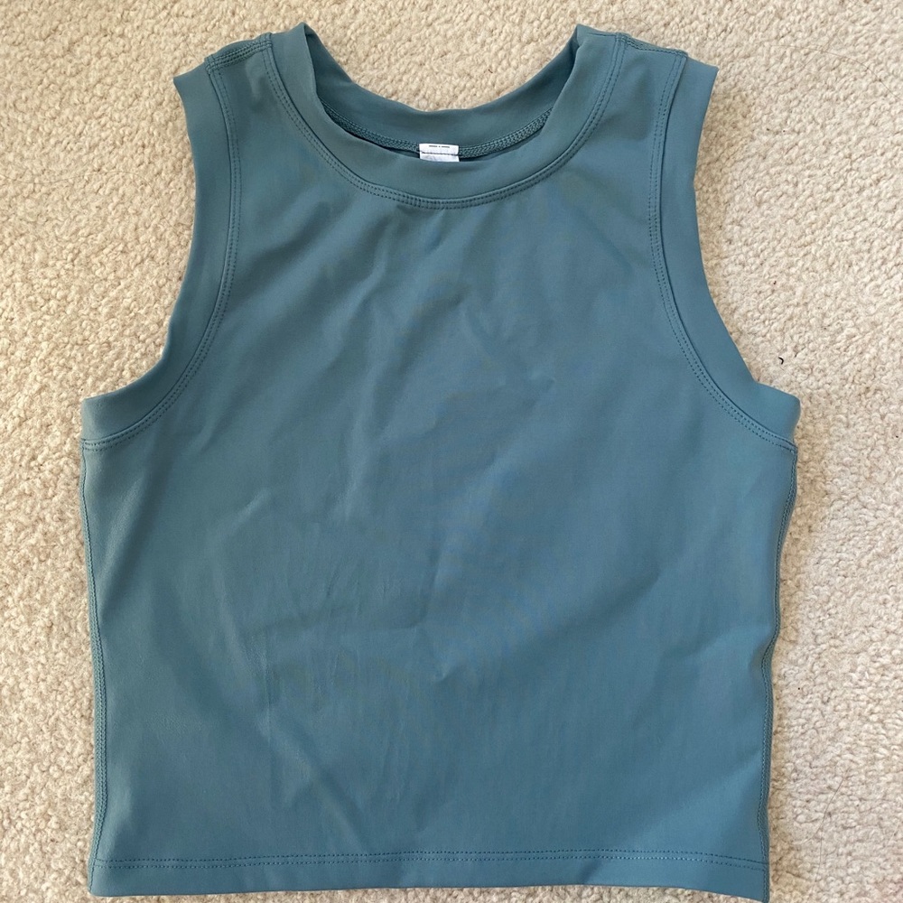 NWOT Paragon Columbia Crop Top
